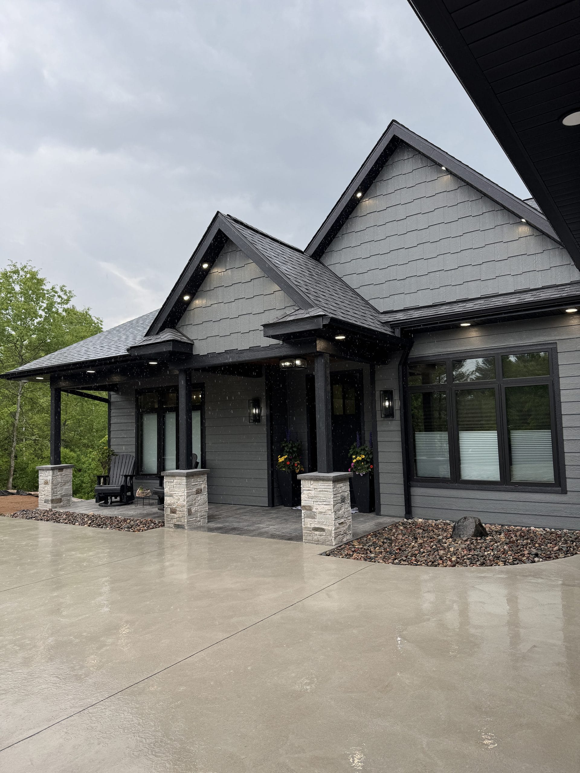 Craftsman style home exterior with Smoky Ash Lap and Shake siding